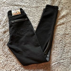 TRUE RELIGION BLACK LEGGINGS WITH LEATHER DEATAIL